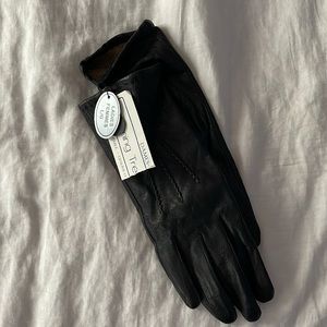 Ladies leather gloves
